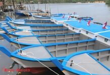 Bupati Bintan serahkan 10 unit kapal penangkap Ikan pada dua kelompok Nelayan