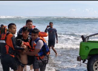 Empat Wisatawan Terseret Ombak Pantai Parangtritis