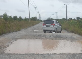 Lapor Pak Prabowo ! Miris, di Natuna Masih Ada Jalan Berlobang – lobang berpotensi Makan korban