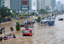 Perspektif : Mengatasi Kebanjiran Jakarta Tanggul Kuat, Aset Koruptor Disita