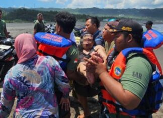 3 Wisatawan Terseret Ombak Pantai Parangkusumo