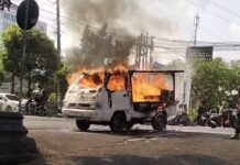 Mobil Penjual Tahu Bulat di Yogya Terbakar