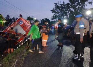 Mobil Damkar Bantul Nyungsep ke Sawah Saat Menuju Lokasi Kebakaran