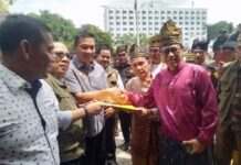 Suparman Tantang Iwan Pansa Duel di Hadapan LAMR, Perselisihan Masuk Ranah Adat