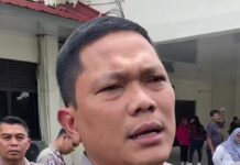 Ketua DPRD Kepri Iman Sutiawan Ditilang Polisi karena Naik Moge Tanpa Helm
