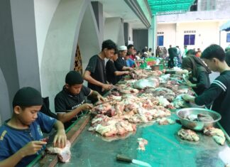 Masjid Agung AL Hikmah Tanjungpinang Sembelih 11 ekor sapi dan 11 Ekor Kambing