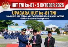 Upacara HUT ke-81 TNI, Danlanud RSA Terima Kue dan Tumpeng dari Wakil Bupati Natuna