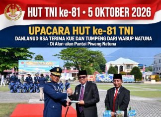 Upacara HUT ke-81 TNI, Danlanud RSA Terima Kue dan Tumpeng dari Wakil Bupati Natuna
