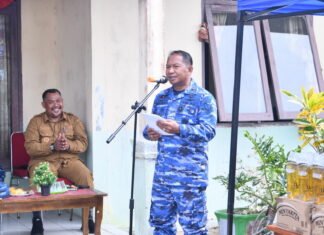 Serbuan Teritorial Lanud RSA Natuna Hadirkan Sembako Murah bagi Warga Desa Tapau