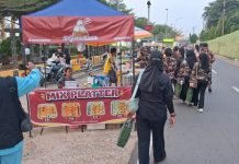 Kabut Asap Selimuti Tanjungpinang, FKPPI dan BPBD Bagikan Masker ke Pelaku UMKM