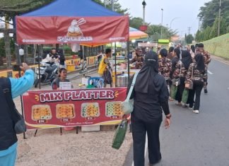 Kabut Asap Selimuti Tanjungpinang, FKPPI dan BPBD Bagikan Masker ke Pelaku UMKM